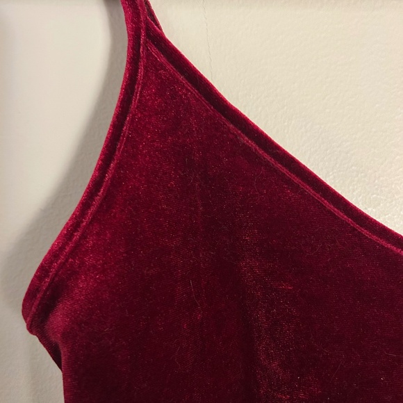 Small burgundy red velvet camisole top - Picture 3 of 3